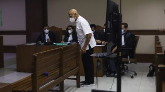 Masih Sempoyongan, Mark Sungkar Minta Sidang Ditunda