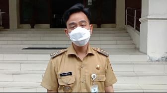 Sikap Gibran Rakabuming Raka saat Dampingi Jokowi di Solo Jadi Sorotan