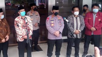 Pakai Peci Hitam, Kapolri Listyo Sigit Sambangi PP Persis di Kota Bandung