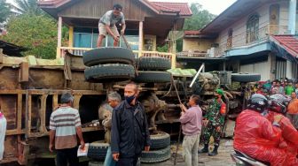 Kronologi Kecelakaan Beruntun di Solok yang Tewaskan Pengendara Motor