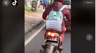 Hindari Omelan, Ibu-ibu Naik Matic Ini Tulis Peringatan, Isinya Bikin Salut