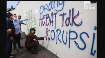 Jembatan Kedungkandang Dihiasi Grafiti Pejabat, Publik Soroti Bentuknya