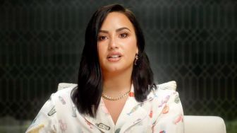 Sudah Melela Sebagai Non-Biner, Demi Lovato Ungkap Kemungkinan Jadi Transgender?