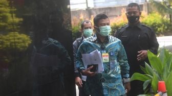 Inspektur Jenderal (Irjen) Kementerian Kelautan dan Perikanan (KKP) Muhammad Yusuf tiba untuk menjalani pemeriksaan di gedung KPK, Jakarta, Rabu (17/3/21).  ANTARA FOTO/Akbar Nugroho Gumay