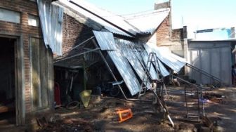 Angin Kencang Kembali Rusak Bangunan di Demak