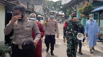 Polsek Lemahwungkuk Woro-woro Sosialisasikan Protokol Kesehatan