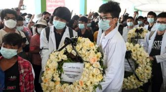 Ratusan Deserti Militer Menyeberang ke India