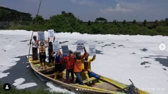 Parah! Sungai Tambak Wedi Surabaya Tercemar Phospat, Ekosistem Buyar