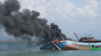 Dua Kapal Asing Pencuri Ikan Dimusnahkan di Banda Aceh