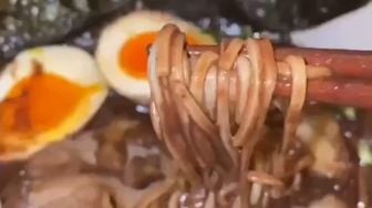 Sisca Kohl Trending di Twitter, Kali Ini Bikin Ramen Dark Chocolate 99%