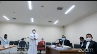 Geram Ulah Habib Rizieq Berdiri di Sidang, Jaksa: Hina Persidangan!