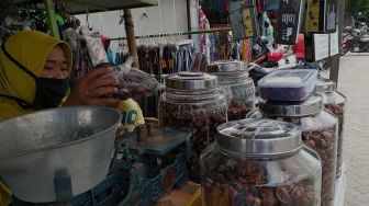 Jelang Ramadan, Pedagang Kurma Dadakan Mulai Bermunculan di Semarang