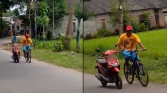 Otot Kawat Tulang Besi, Cara Pesepeda Saat Bawa Honda Beat Ini Mengherankan