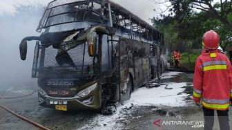 Detik-detik 2 Bus Hangus Terbakar di Terminal Banda Aceh