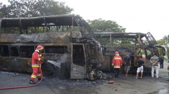 2 Bus Umum Antar Provinsi Hangus Terbakar di Terminal Batoh Banda Aceh