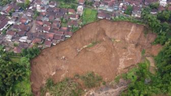 Ngeri, Foto Udara 73 Rumah di Garut yang Terancam Longsor