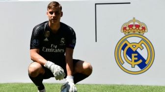 Sederhana, Kiper Real Madrid Kenakan Setelan Tracksuit saat Menikah