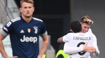 Penyerang Benevento, Adolfo Gaich melakukan selebrasi setelah mencetak gol pembuka selama pertandingan sepak bola Serie A Italia Juventus melawan Benevento di Juventus Stadium, Turin, Minggu (21/3/2021) malam WIB. Marco BERTORELLO / AFP