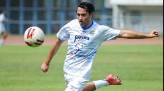 Robert Alberts Tolak Anggapan Ezra Walian Jadi Pahlawan Tunggal Persib