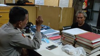 Teman Lama Saling Tantang Lalu Duel, Salah Satunya Terbacok di Surabaya