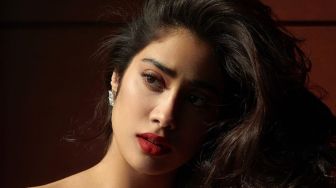 Janhvi Kapoor, Bintang Muda Bollywood yang Cerdas dan Dicintai Fansnya