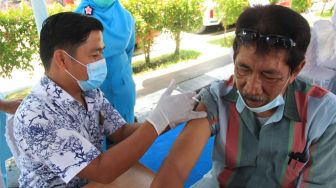 Beredar Informasi Vaksinasi Lansia di GMM, Dinkes Bekasi: Tidak Benar!