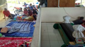 Ngenes! Rumahnya Digusur, Warga Kota Semarang Ini Mengungsi di Kuburan