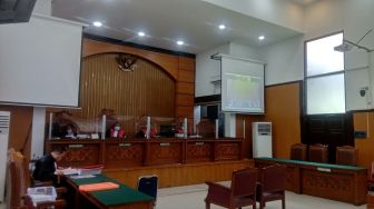 Gus Nur Hadapi Tuntutan Jaksa, Tim Pengacara Ogah Masuk Ruang Sidang