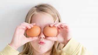 Daftar 5 Makanan yang Bagus untuk Perkembangan Otak Anak
