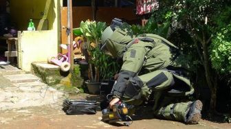 Tinggal di Depan Kantor Kelurahan Gebang, Ada Busur Panah dan Buku Jihad