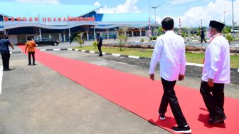 Jokowi Perintahkan Budi Karya Buka Rute 2 Kali Seminggu di Bandara Kuabang