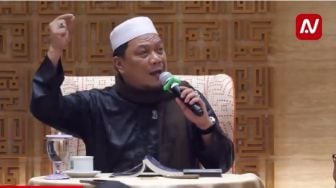 Ustadz Yahya Waloni Dituduh Mesum Tawarkan Ceramah Keras dan Panjang ke Ibu-ibu