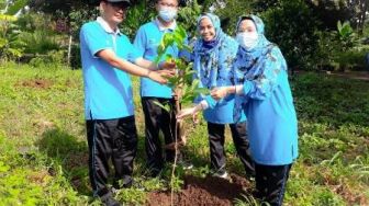 Peringati Dies Natalis, FPK UIN Walisongo Galakkan Tanam Pohon