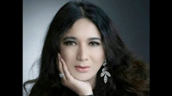 Profil Merlyn Sopjan, Aktivis Waria yang Komentari Anang dan Aurel