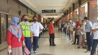 Antusiasme Tinggi, Antrean Vaksinasi di Bandara Adisutjipto Sempat Mengular