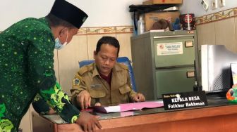 Kades Sederhana Dari Gresik Emoh Dikasihani Meski Belum Punya Rumah