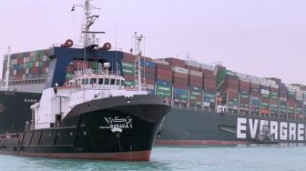 Pemilik Kapal Kargo yang Blokir Terusan Suez Meminta Maaf