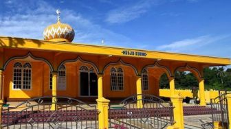 Inilah Masjid Kuning Bengkalis Warisan Panglima Pembasmi Perompak