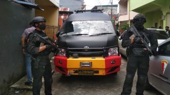 Polisi Geledah Rumah Bomber Gereja Katedral Makassar