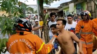 Suasana Menegangkan Saat Kebakaran di Kutim, Warga Rebut Selang Pemadam