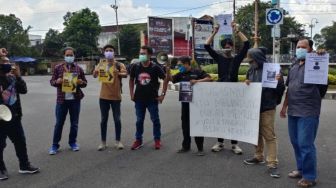Wartawan Jatim Ramai-ramai Desak Polisi Usut Kekerasan Jurnalis Tempo