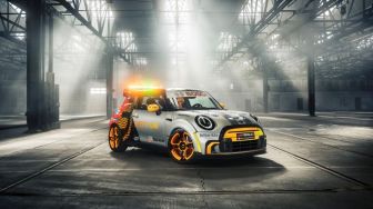 MINI Electric Pacesetter Debut Sebagai Mobil Safety di Formula E