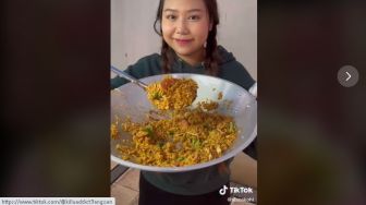 Bela-belain Beli Gerobak, Sisca Kohl Jual Nasi Goreng Bayar Seikhlasnya