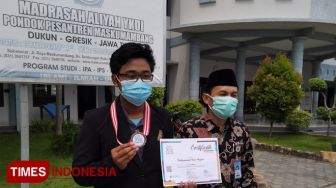 Salut! Pelajar Madrasah Gresik Ini Juara Olimpiade Matematika Internasional