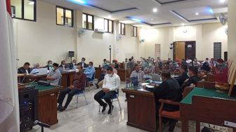 Rekanan Serahkan Uang Sekardus ke Eks Kadis PUPR Lampung Selatan Syahroni