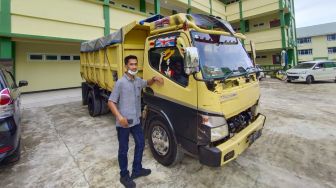Viral Wisuda Drive Thru di Samarinda, Peserta Pakai Mobil Truk