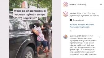 Bikin Risih, Pengemis Cilik Ikuti Peziarah Kubur Sampai ke Kendaraan