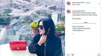 Terpopuler: Syahrini Pakai Baju Rp 520 Ribu, Noda di Gaun Pengantin Putri Diana