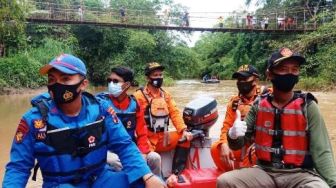 Diduga Hanyut di Sungai Sragi, Korban Masih Belum Ditemukan