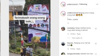 Bikin Adem, Empat Tunanetra Saling Pegang Pundak untuk Pergi ke Masjid